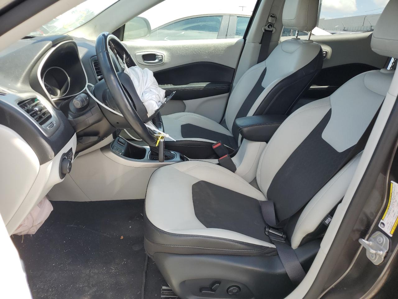 3C4NJCBB3KT851881 2019 Jeep Compass Latitude