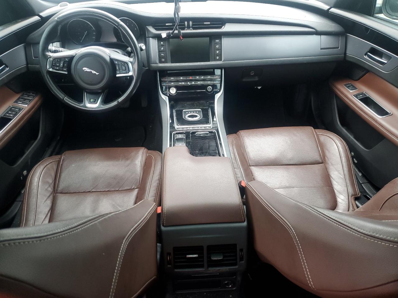 SAJBF4BV4GCY03881 2016 Jaguar Xf R - Sport