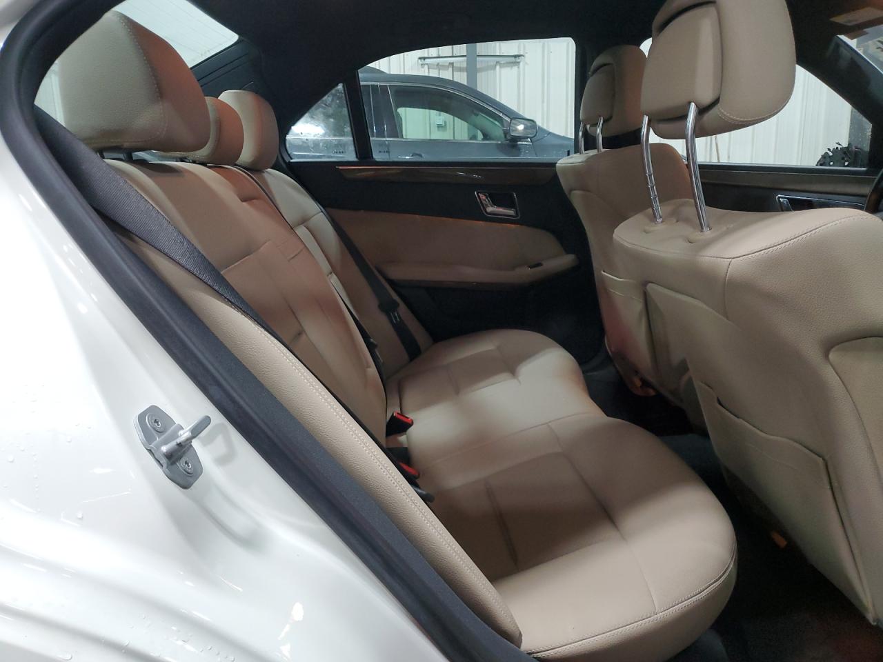 WDDHF8HB0AA138192 2010 Mercedes-Benz E 350 4Matic