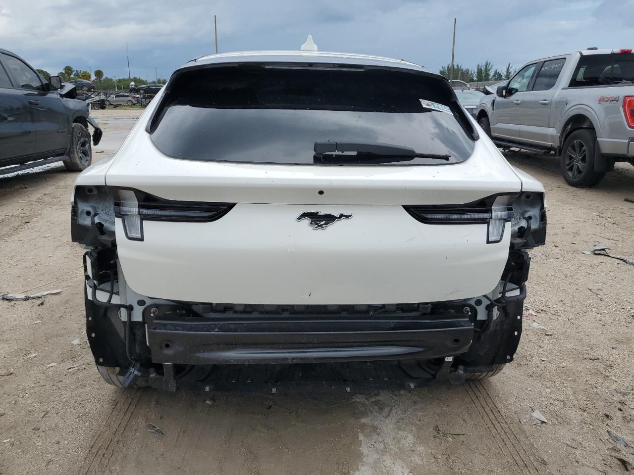 3FMTK1RM7NMA62708 2022 Ford Mustang Mach-E Select