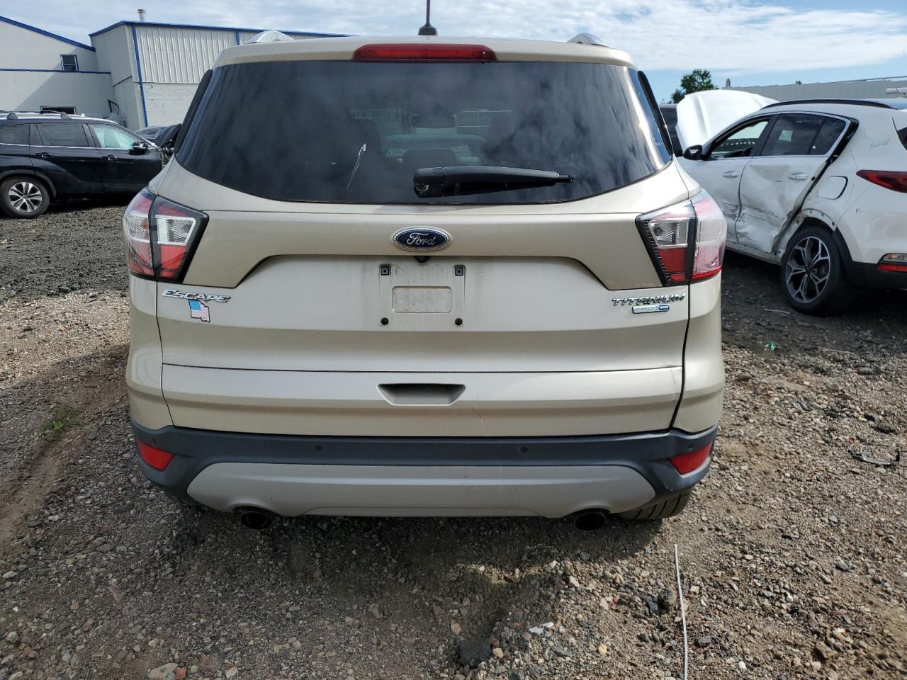 1FMCU9JDXHUB19181 2017 Ford Escape Titanium