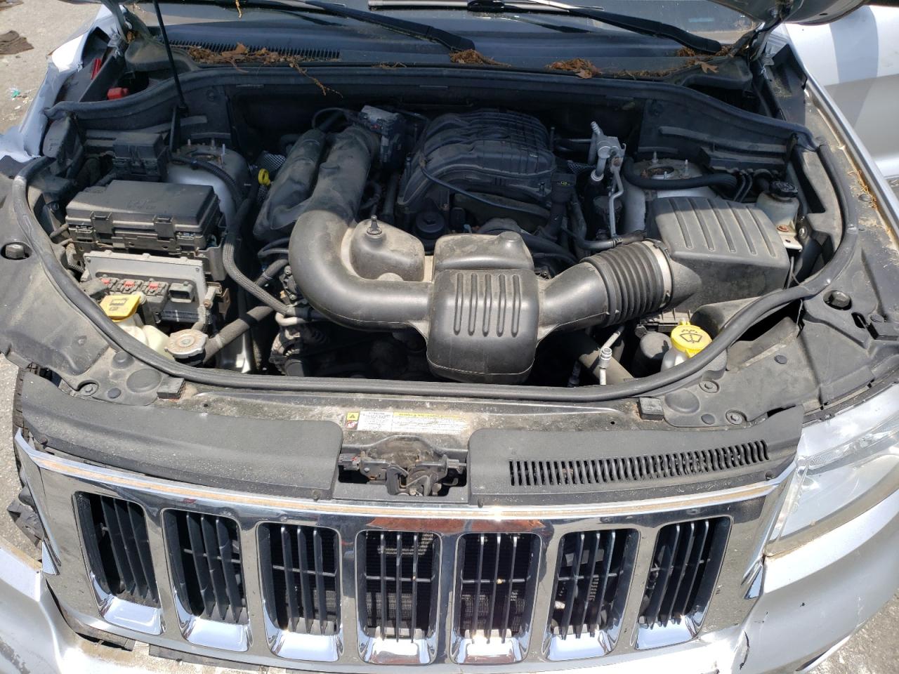 1J4RR4GG2BC566762 2011 Jeep Grand Cherokee Laredo