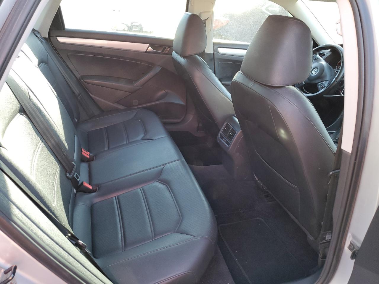 1VWBN7A30DC066903 2013 Volkswagen Passat Se