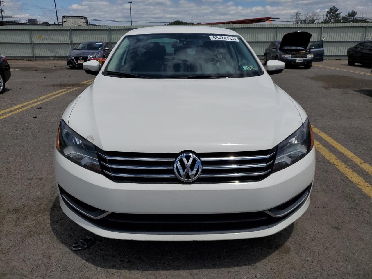 2015 Volkswagen Passat S vin: 1VWAT7A33FC055642