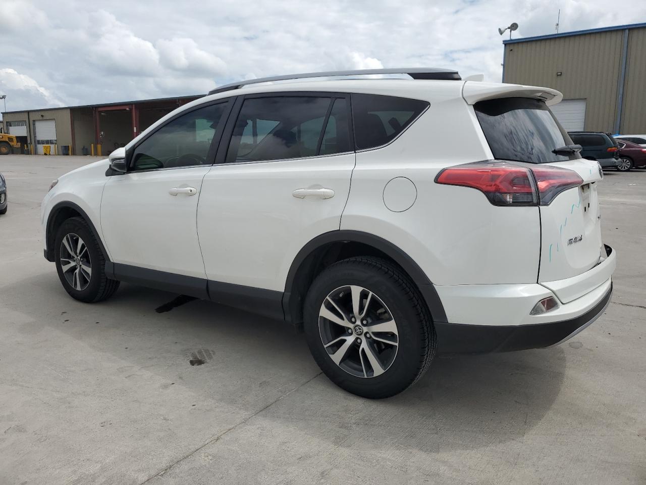 JTMWFREV3HJ112136 2017 Toyota Rav4 Xle