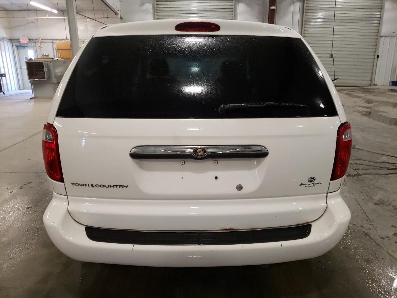 1C4GP45R45B438282 2005 Chrysler Town & Country