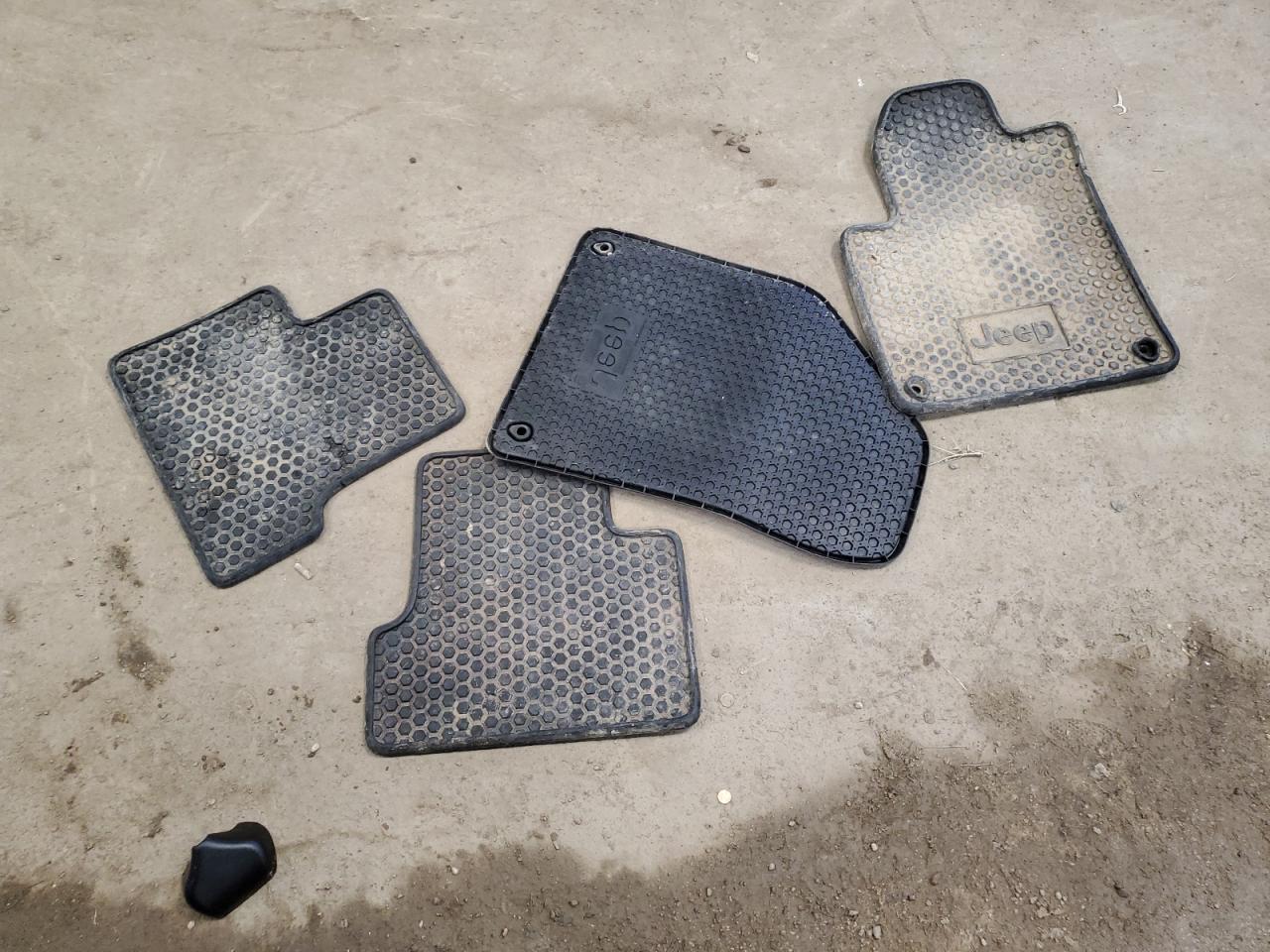 1C4PJMAS8HW620946 2017 Jeep Cherokee Sport