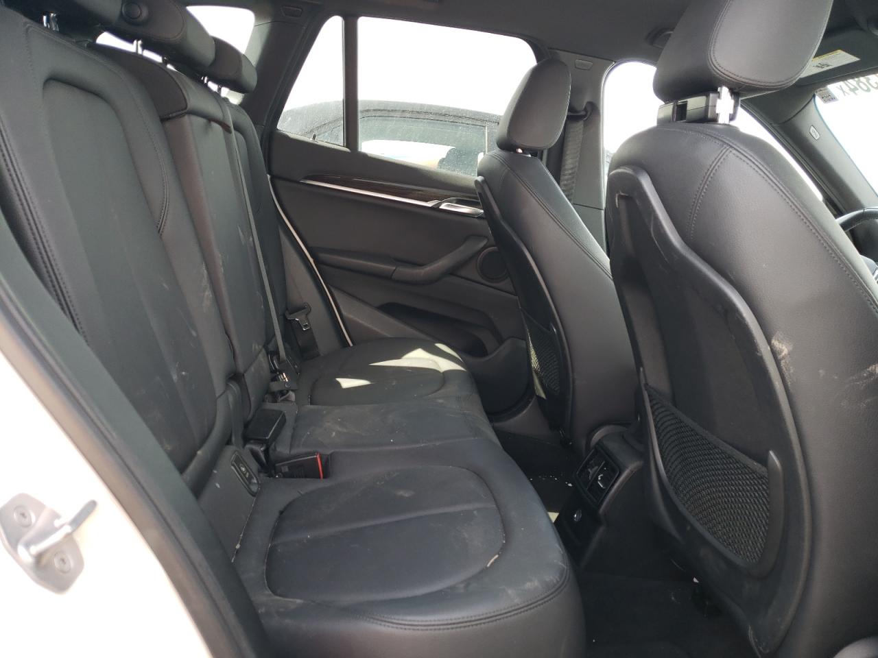 WBXHT3C30J5L26633 2018 BMW X1 xDrive28I