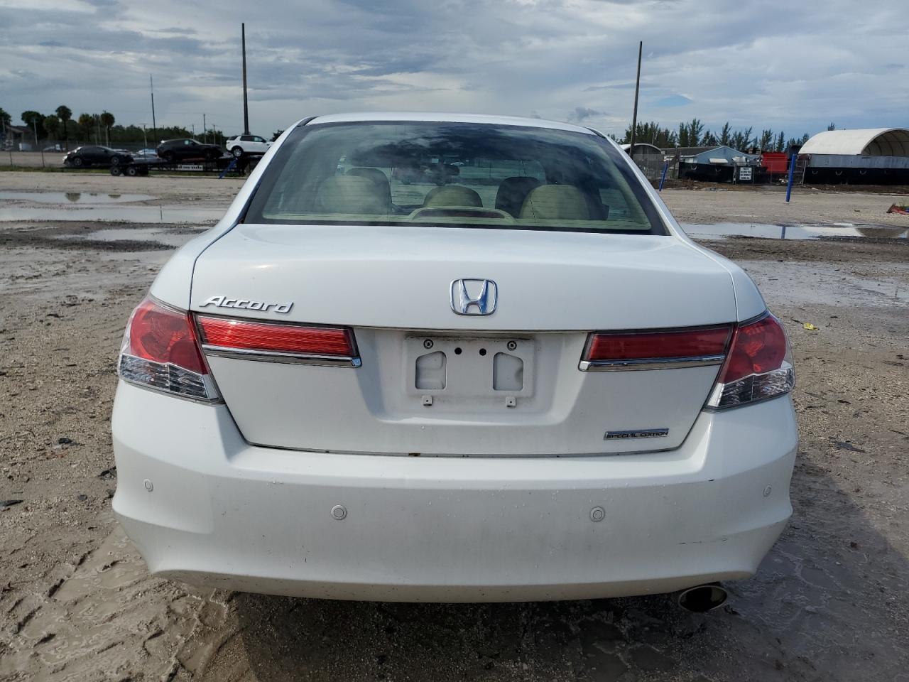 1HGCP2F60BA088613 2011 Honda Accord Se
