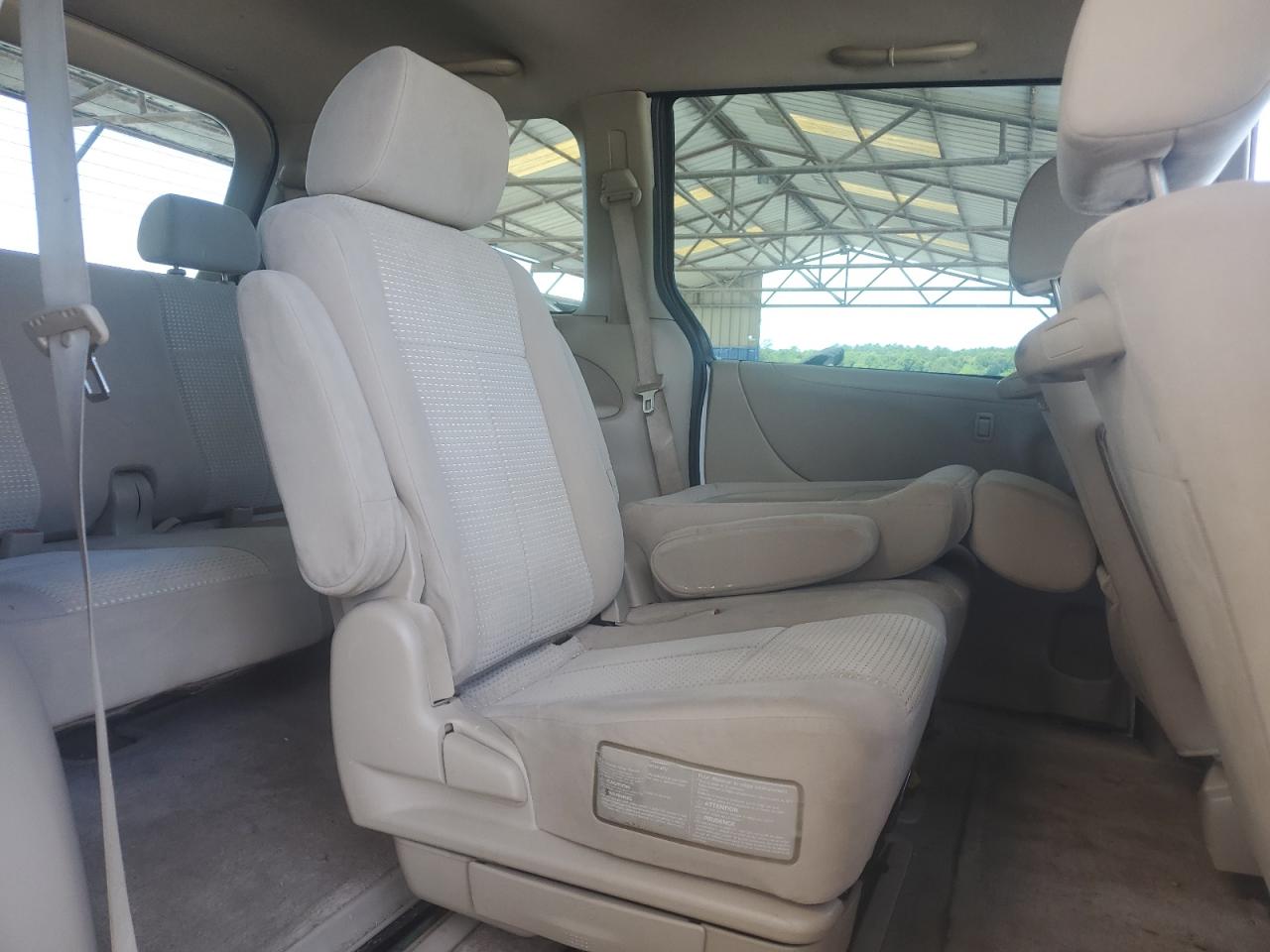 JM3LW28JX40502144 2004 Mazda Mpv Wagon