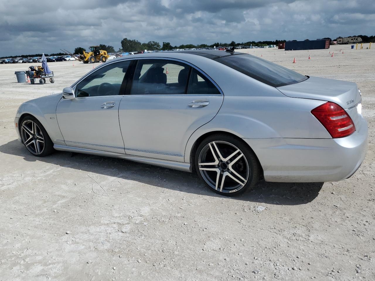 2012 Mercedes-Benz S 550 vin: WDDNG7DB3CA420216