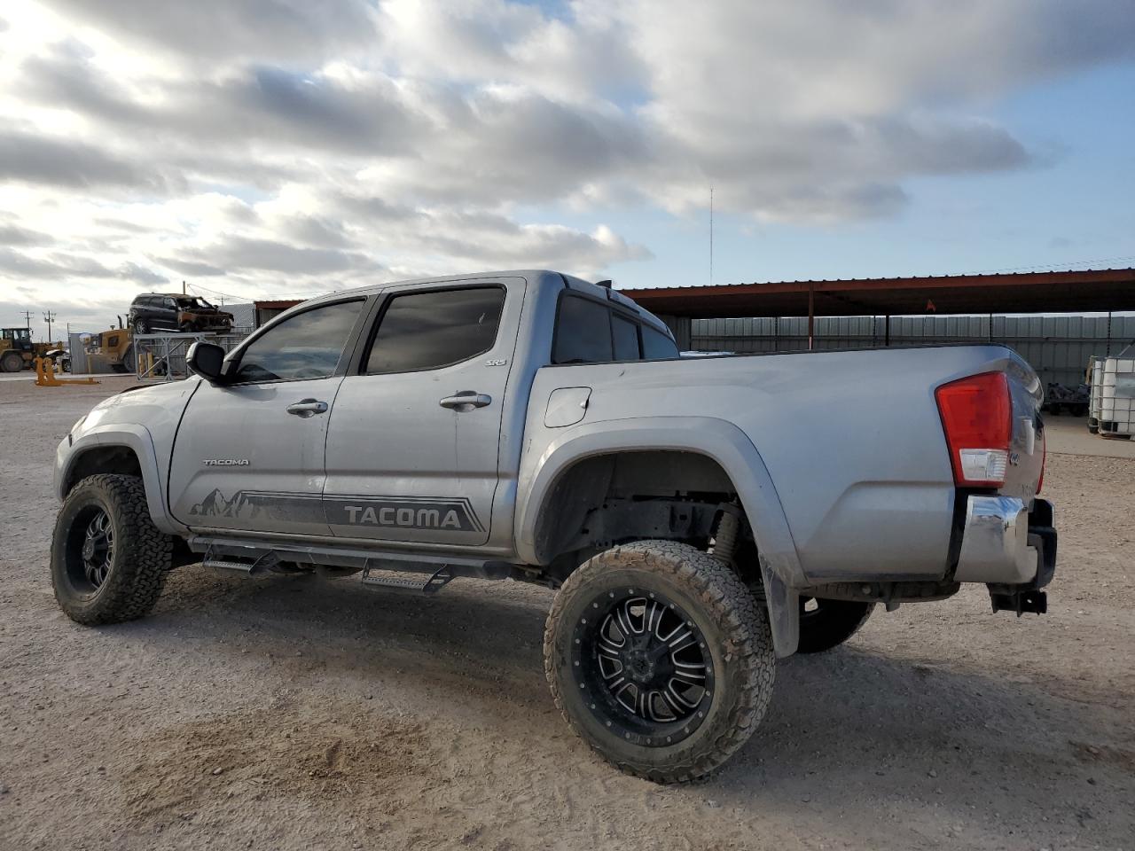 2017 Toyota Tacoma Double Cab vin: 5TFCZ5AN0HX078811