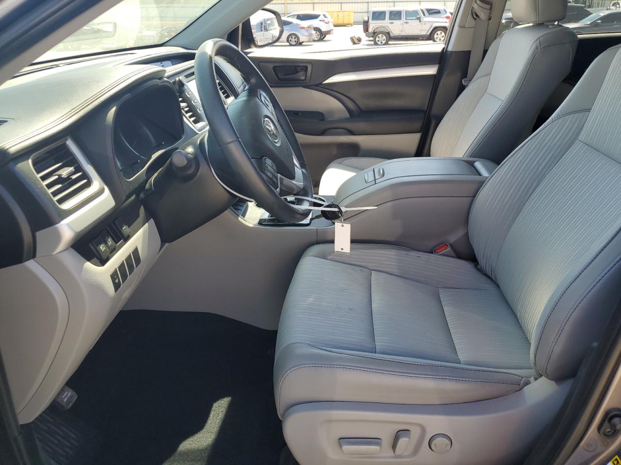 5TDZZRFH5KS327220 2019 Toyota Highlander Le