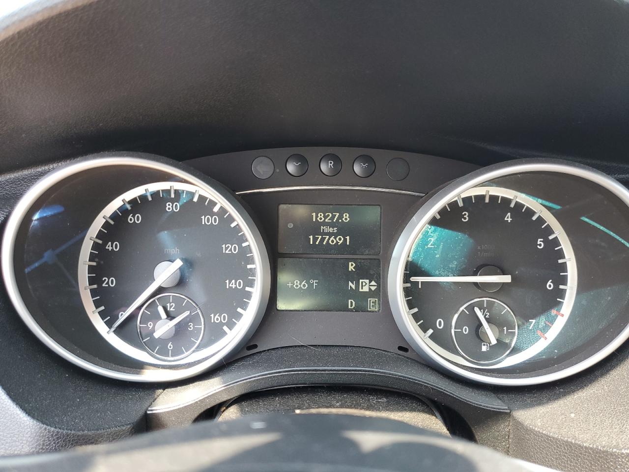 4JGCB6FE3BA117528 2011 Mercedes-Benz R 350 4Matic