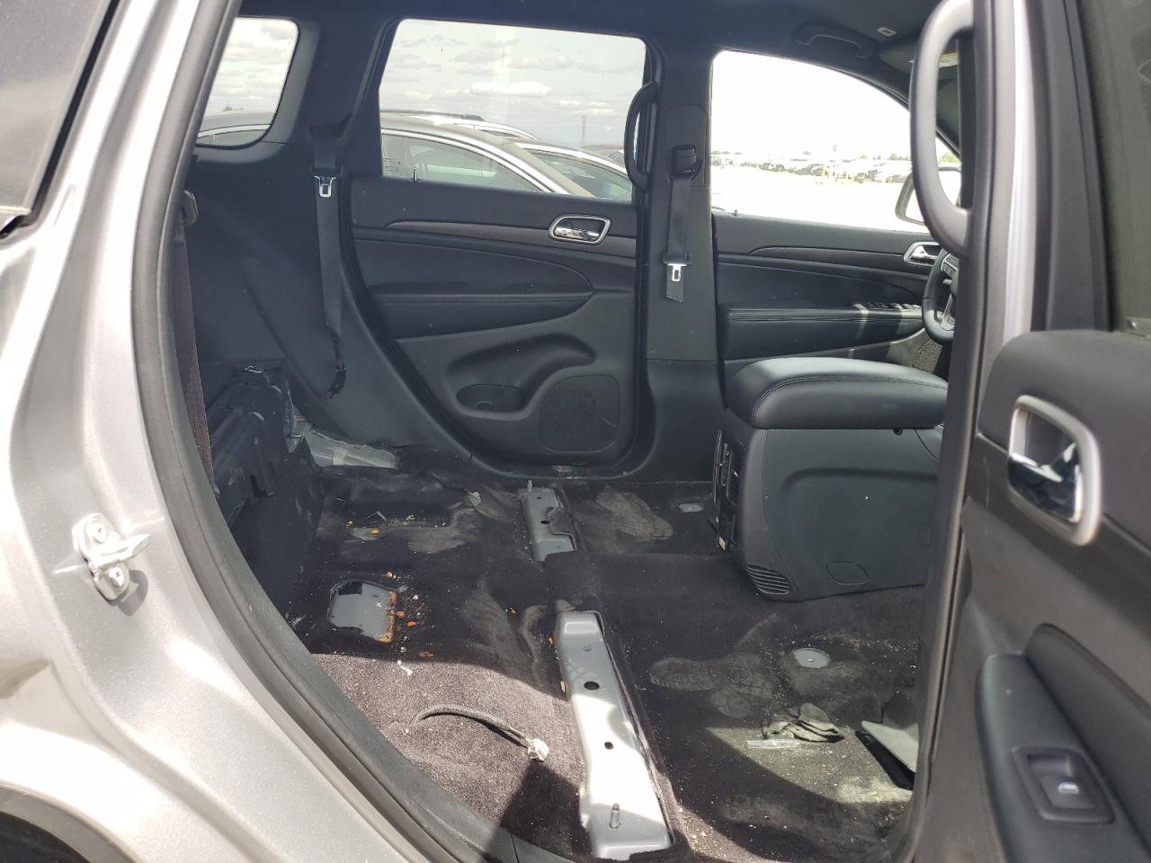 1C4RJEAG4HC930037 2017 Jeep Grand Cherokee Laredo