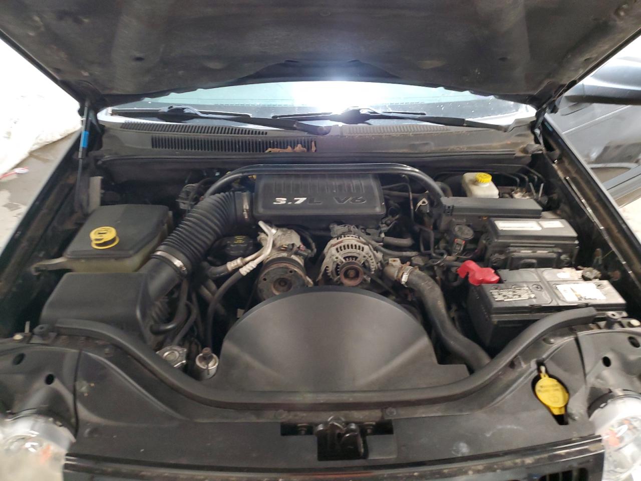 1J4GR48K75C509049 2005 Jeep Grand Cherokee Laredo