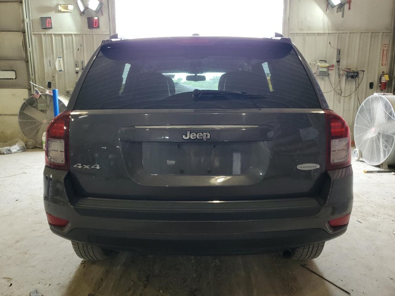 1C4NJDEB4GD756082 2016 Jeep Compass Latitude