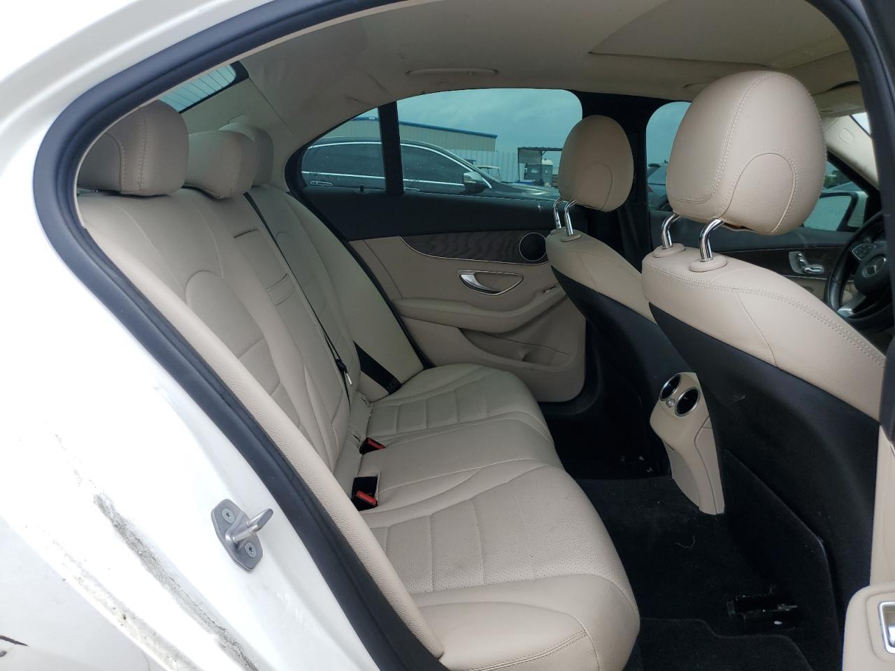 55SWF4JB2JU266752 2018 Mercedes-Benz C 300
