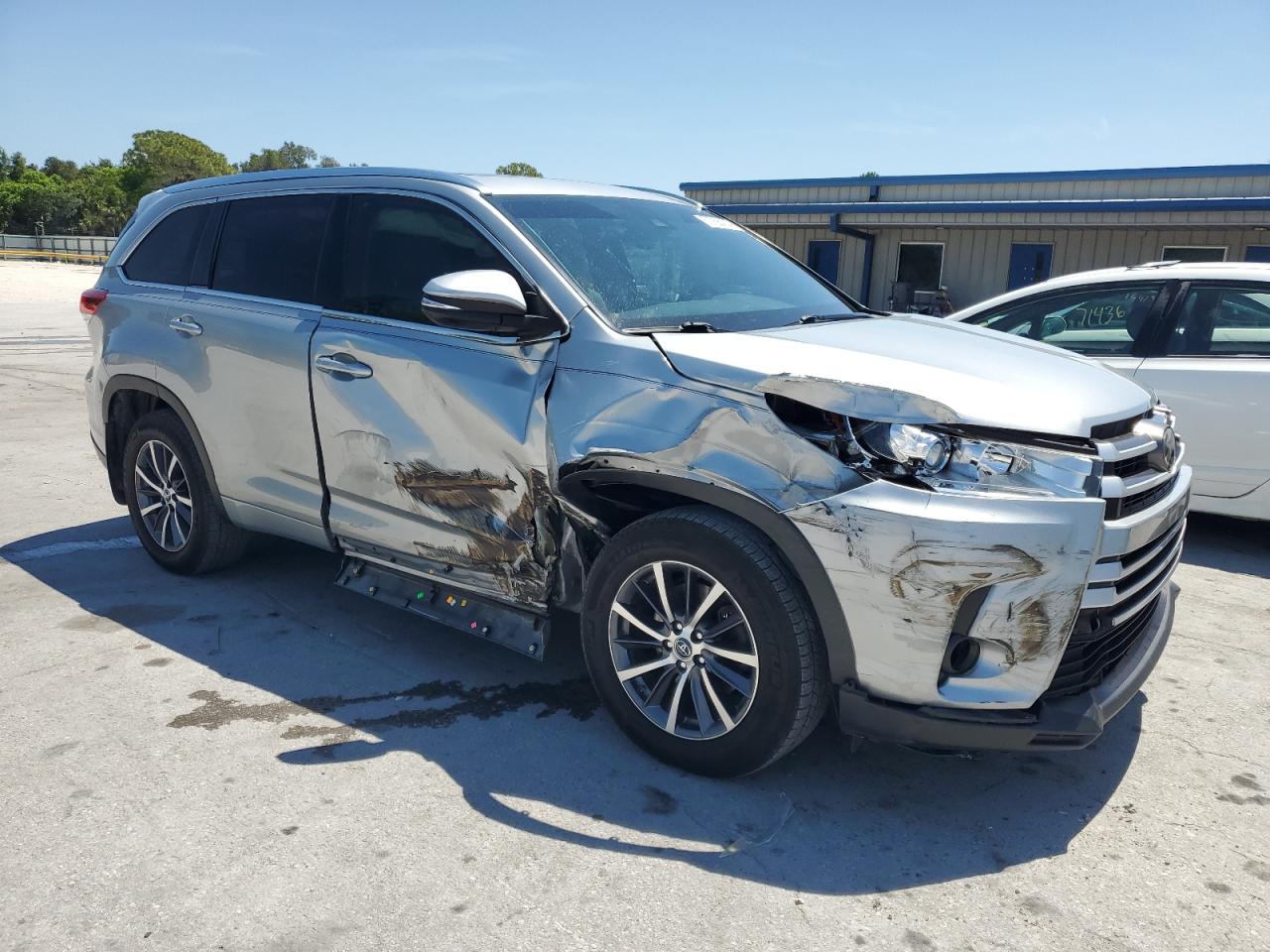 5TDJZRFHXHS453093 2017 Toyota Highlander Se