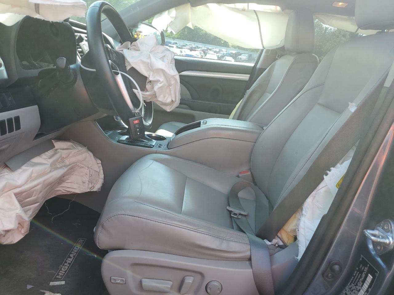 5TDJKRFH6GS330832 2016 Toyota Highlander Xle