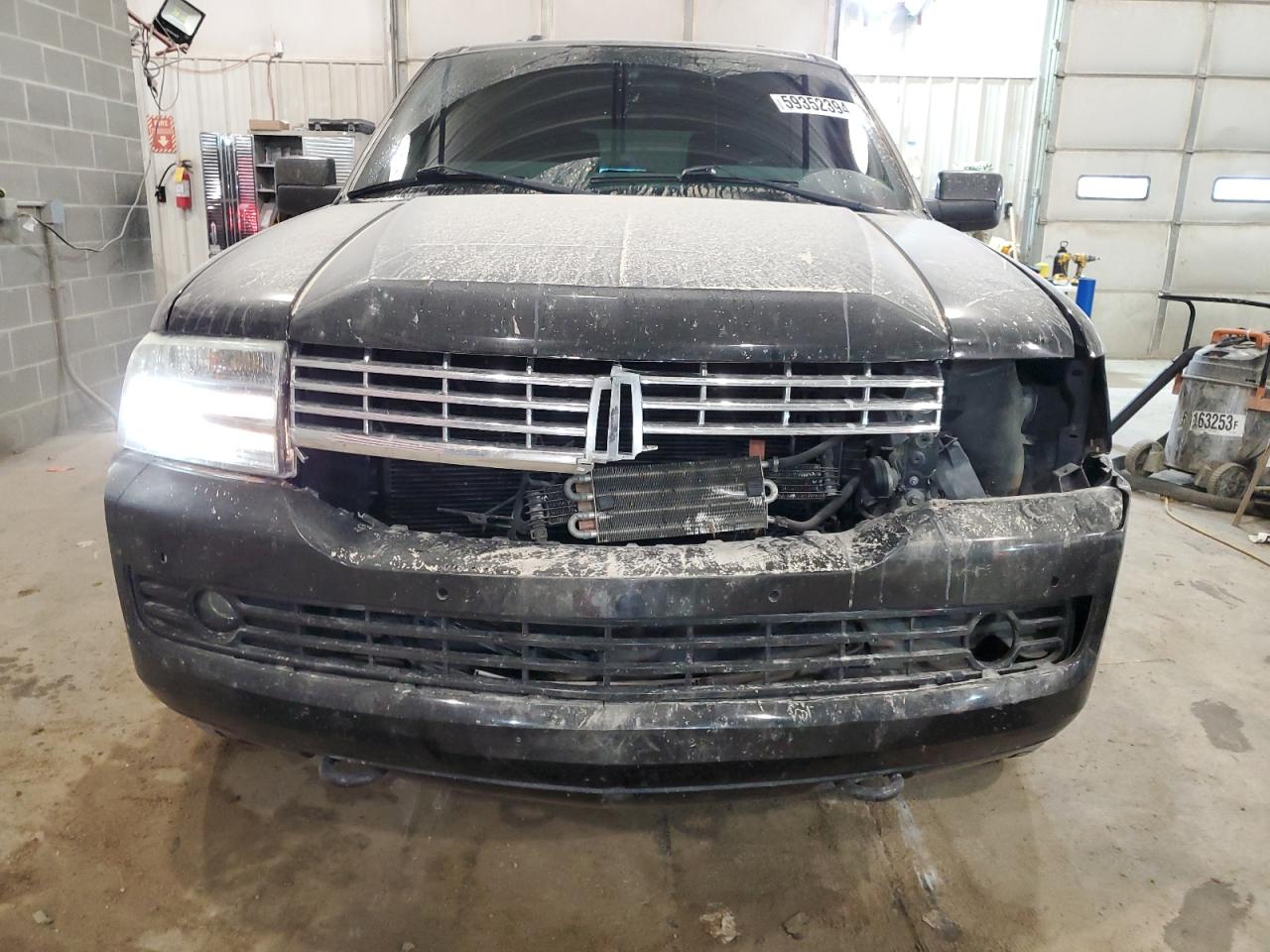 5LMJJ3J58BEJ09432 2011 Lincoln Navigator L