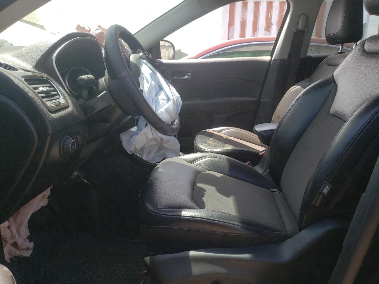 3C4NJCBB8KT843839 2019 Jeep Compass Latitude