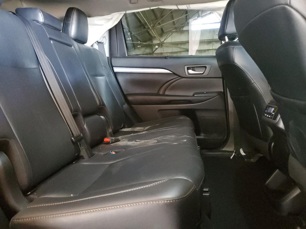 5TDKZRFH3KS355972 2019 Toyota Highlander Se