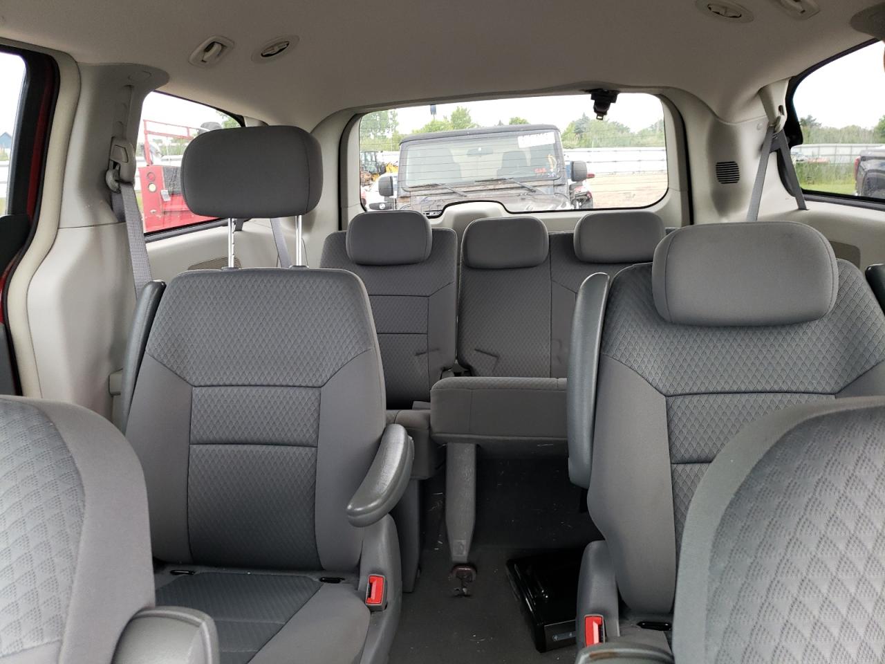 2A4RR2D19AR399357 2010 Chrysler Town & Country Lx