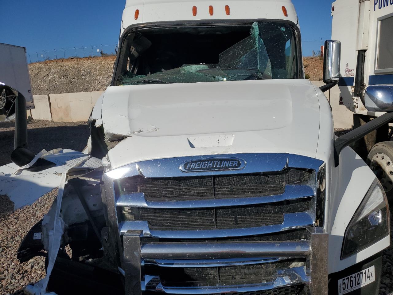 Lot #3045722376 2019 FREIGHTLINER CASCADIA 1