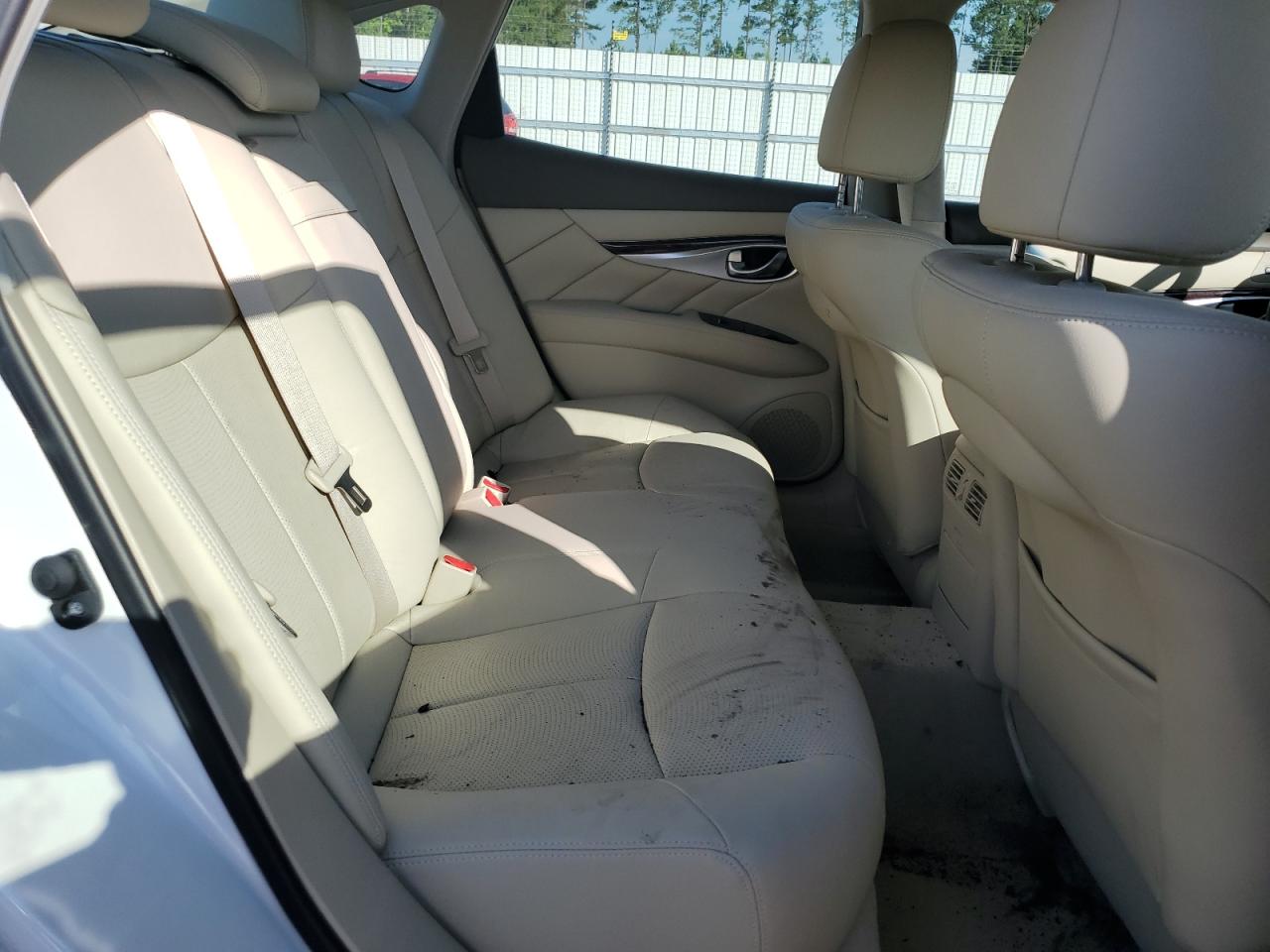 JN1BY1AP2GM220930 2016 Infiniti Q70 3.7