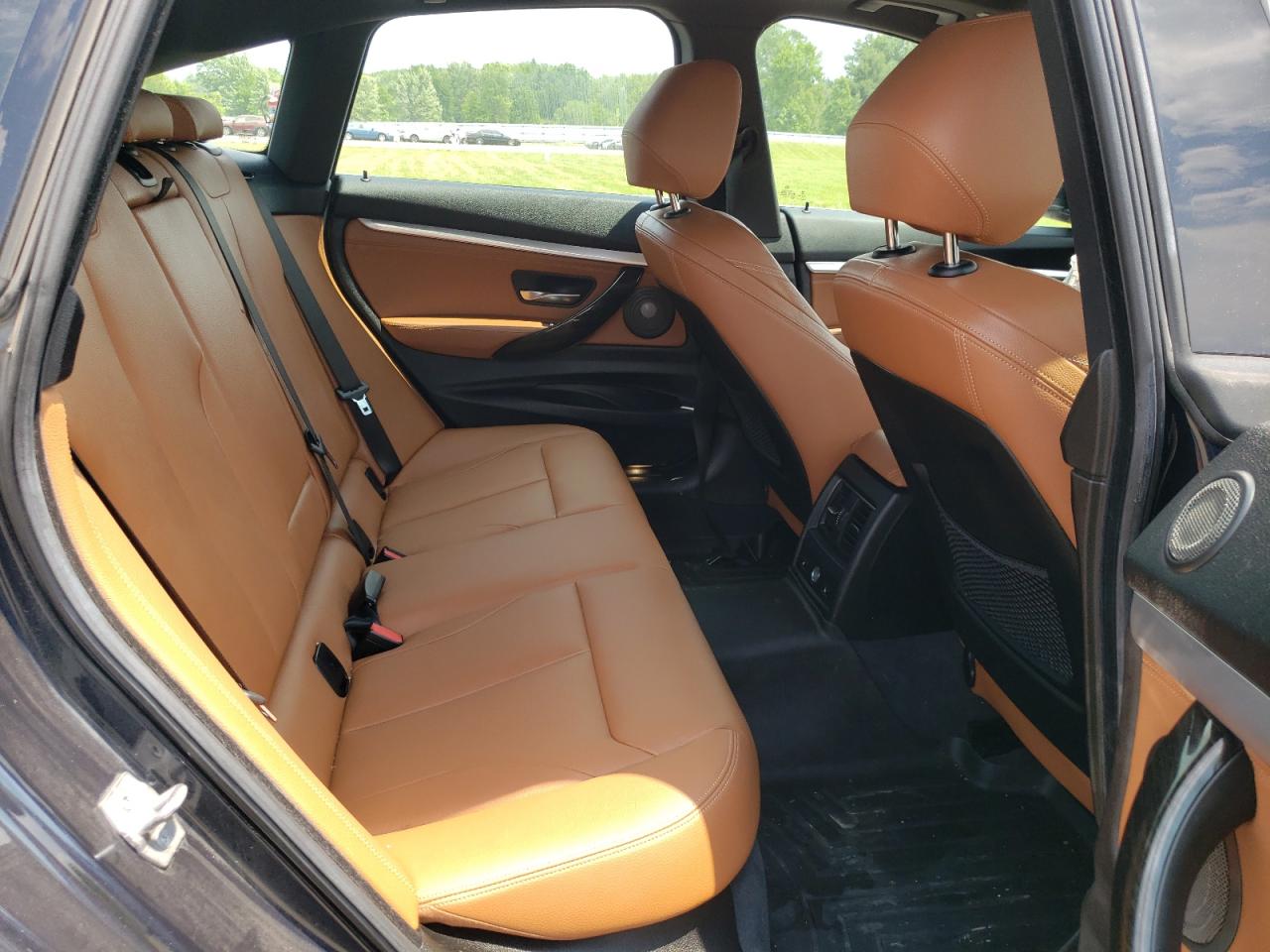 WBA3X9C59GD869992 2016 BMW 335 Xigt