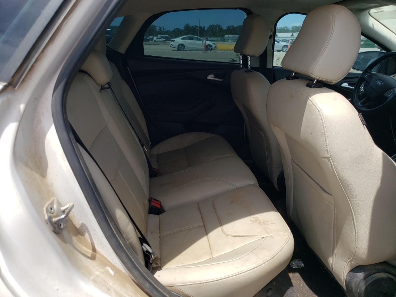 1FADP3N23JL323781 2018 Ford Focus Titanium