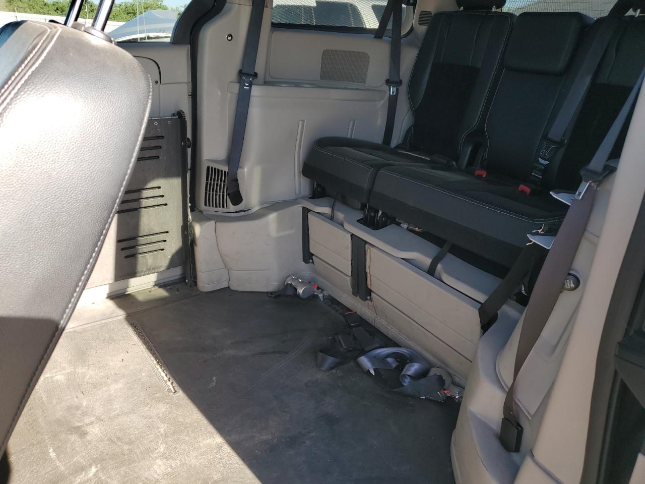 2C4RDGCG2JR208756 2018 Dodge Grand Caravan Sxt