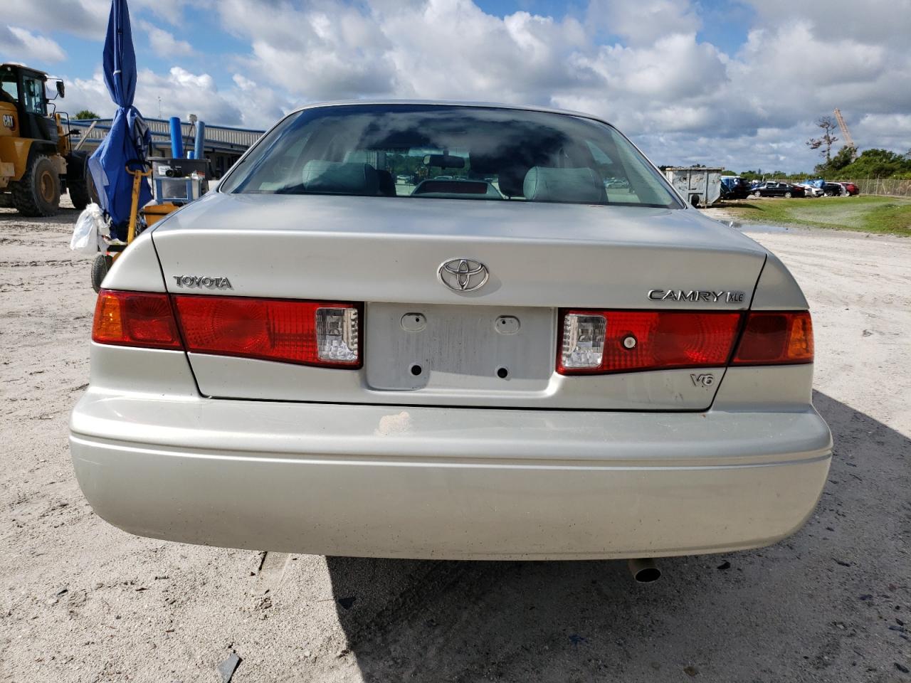 4T1BF28K1YU094527 2000 Toyota Camry Le