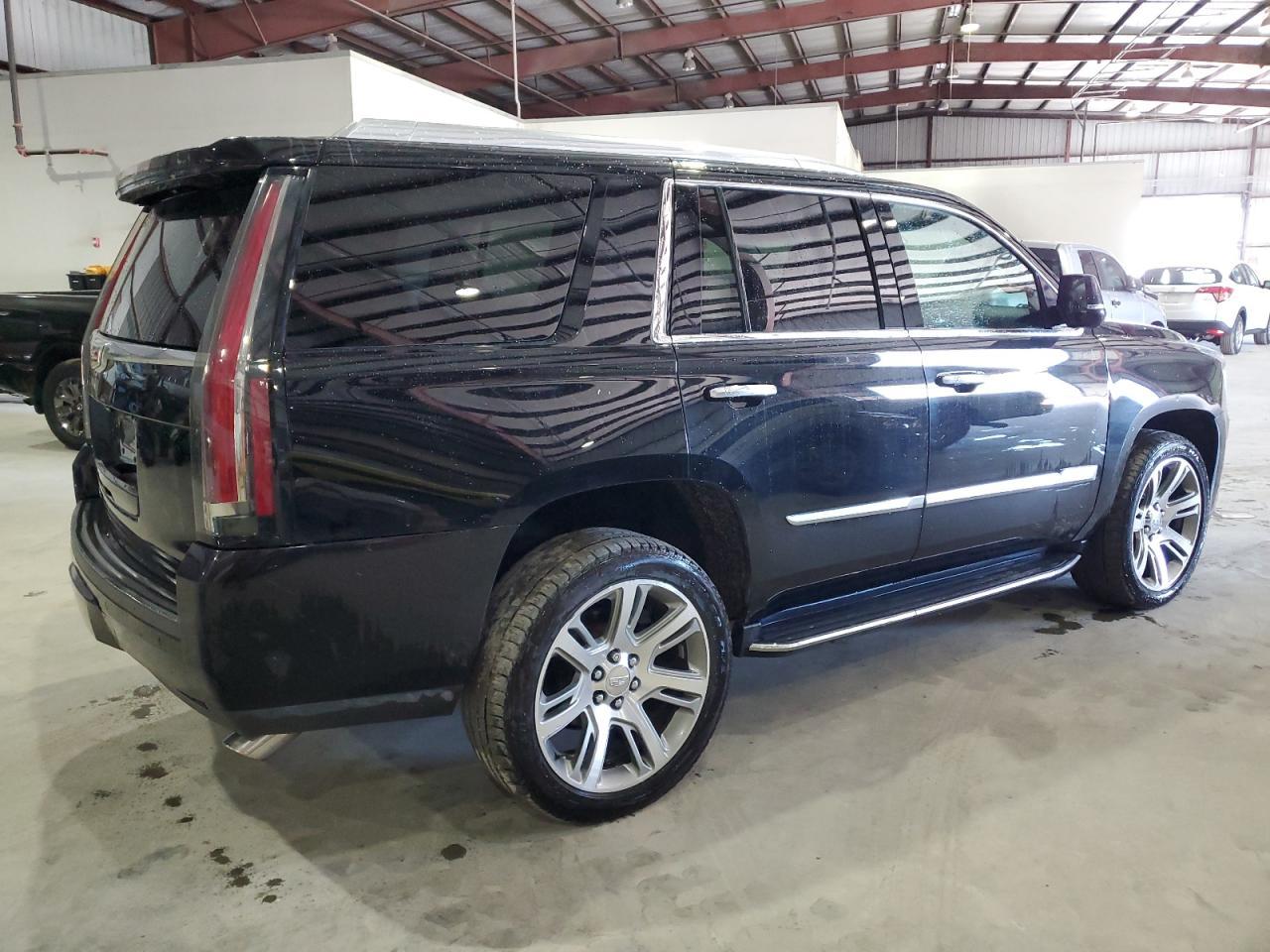 2018 Cadillac Escalade Luxury vin: 1GYS4BKJ8JR276559