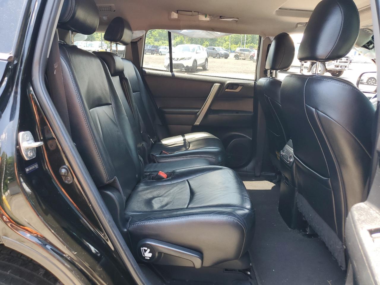 5TDBK3EH8CS130032 2012 Toyota Highlander Base