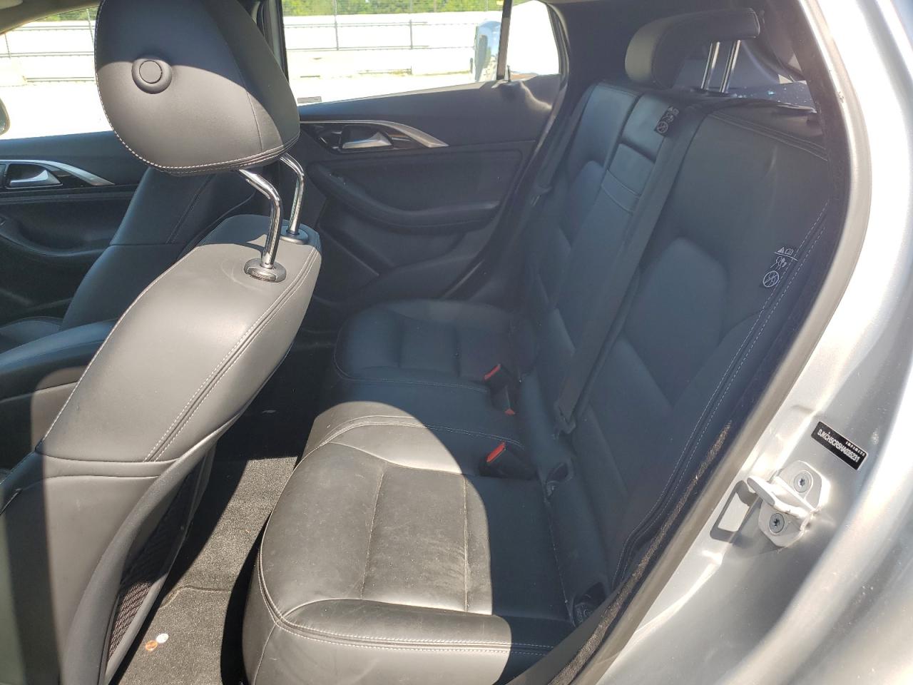 SJKCH5CR5HA035231 2017 Infiniti Qx30 Base