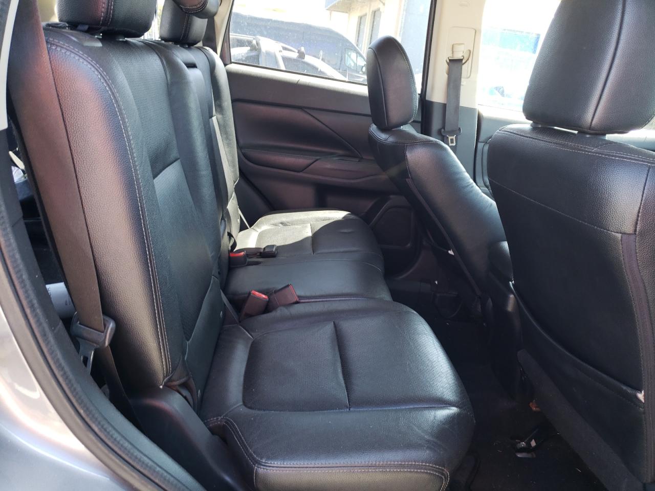 JA4AD3A37HZ007449 2017 Mitsubishi Outlander Se