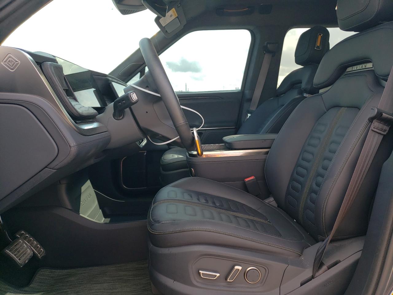 RIVIAN R1T ADVENTURE