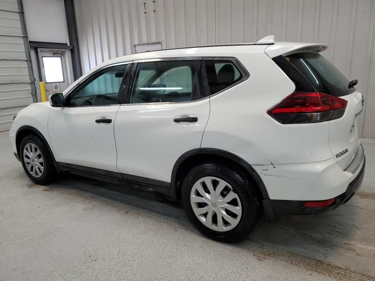 2018 Nissan Rogue S vin: 5N1AT2MT2JC775407