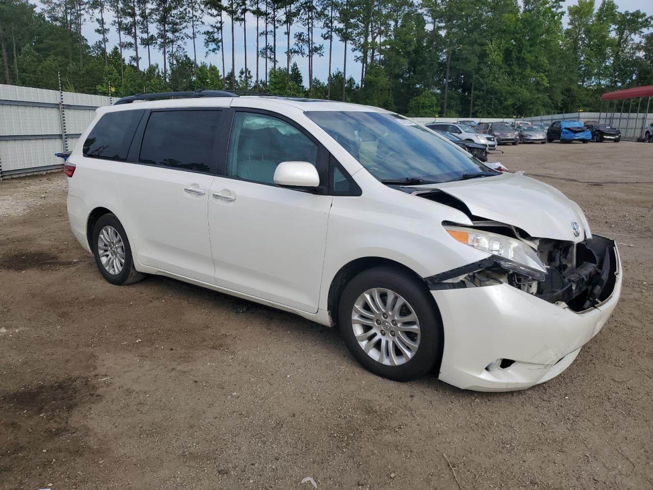 5TDYK3DC5FS684729 2015 Toyota Sienna Xle