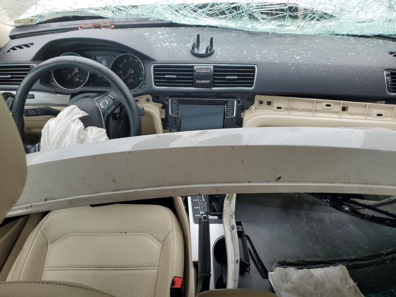 1VWLA7A33KC005784 2019 Volkswagen Passat Wolfsburg