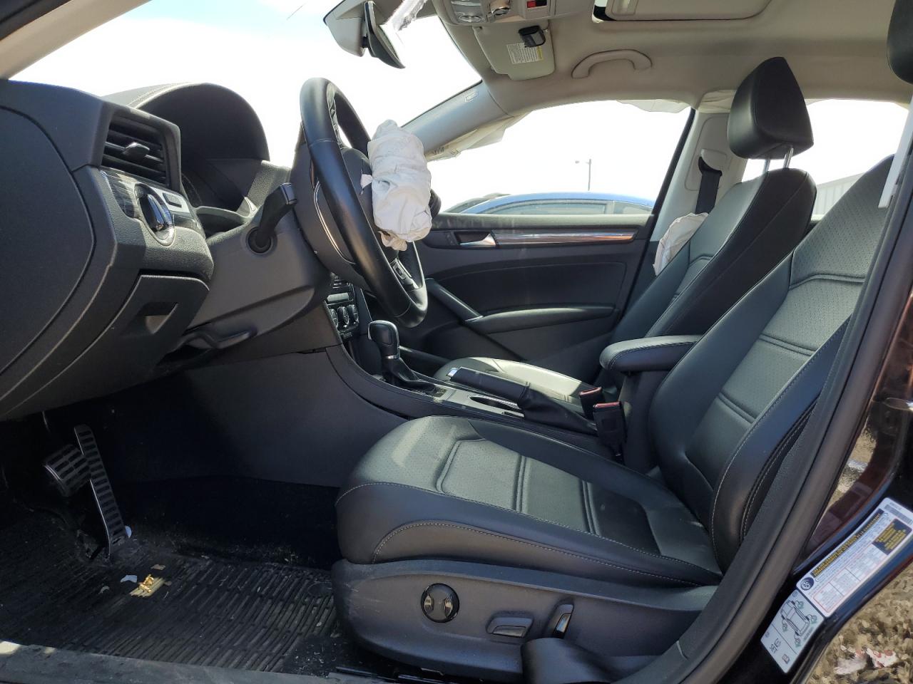 1VWMA7A35LC027033 2020 Volkswagen Passat R-Line