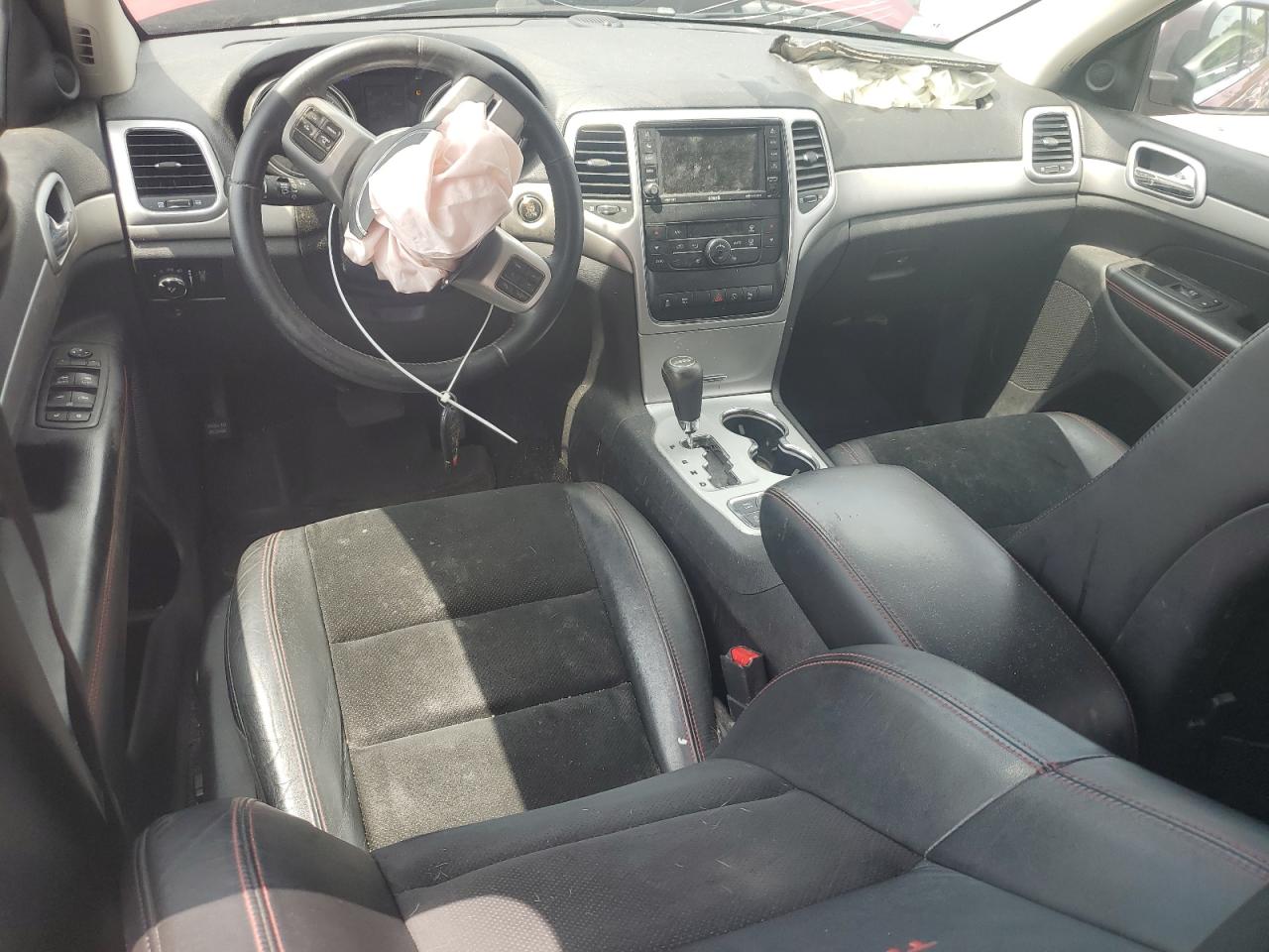 1C4RJFAT8DC600138 2013 Jeep Grand Cherokee Laredo