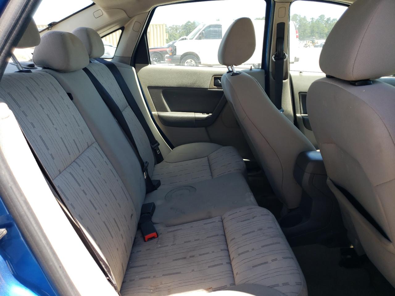 1FAHP3FN6BW118806 2011 Ford Focus Se