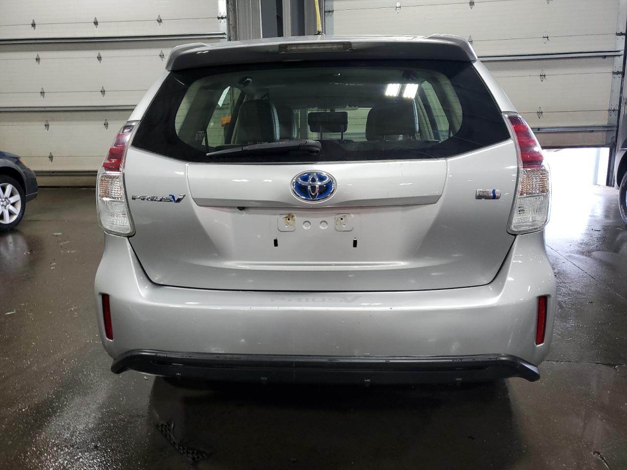 JTDZN3EU3HJ073200 2017 Toyota Prius V