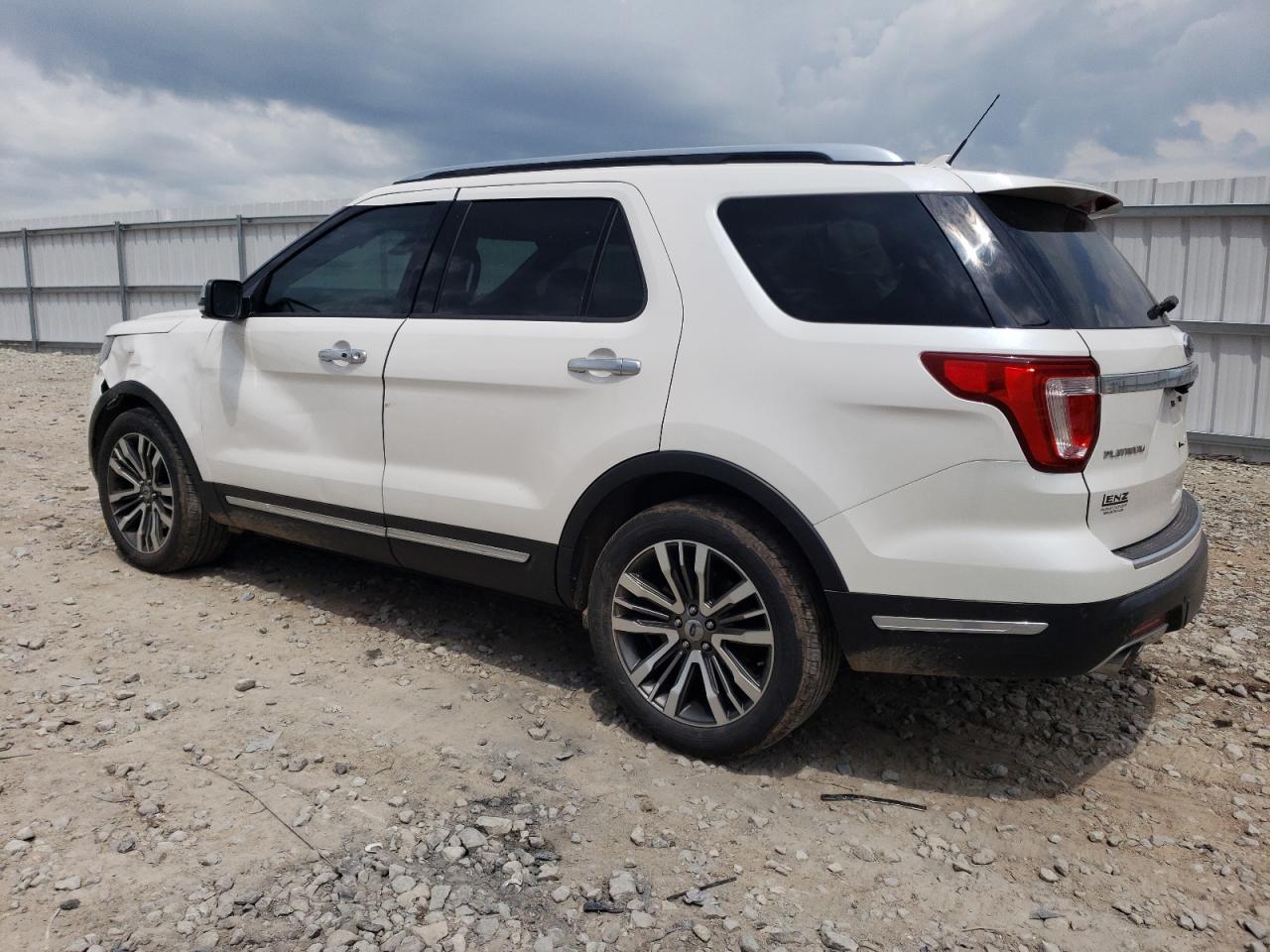 1FM5K8HT3JGA55835 2018 Ford Explorer Platinum