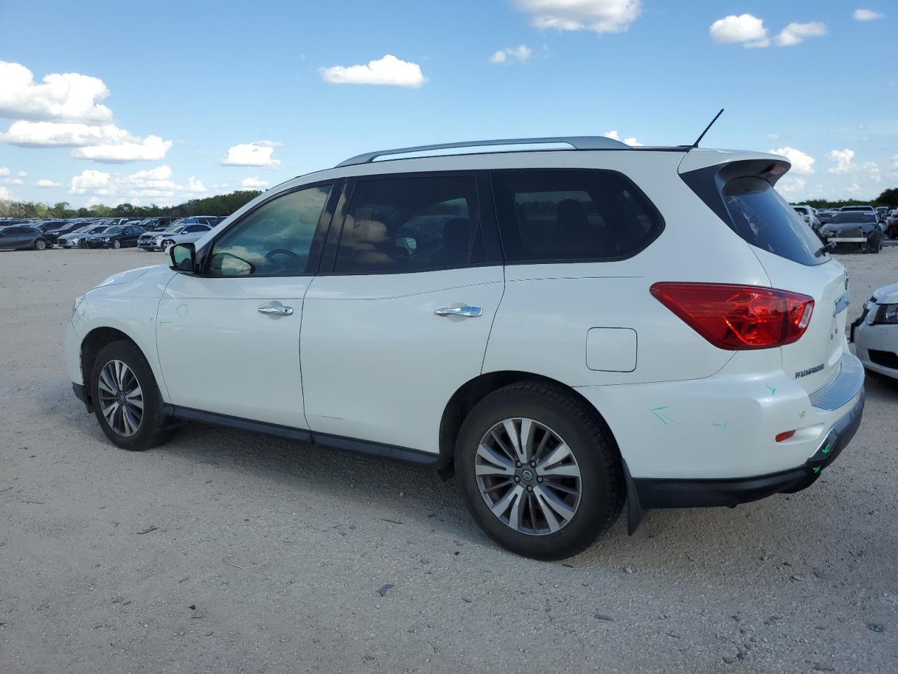 2017 Nissan Pathfinder S vin: 5N1DR2MN2HC610593