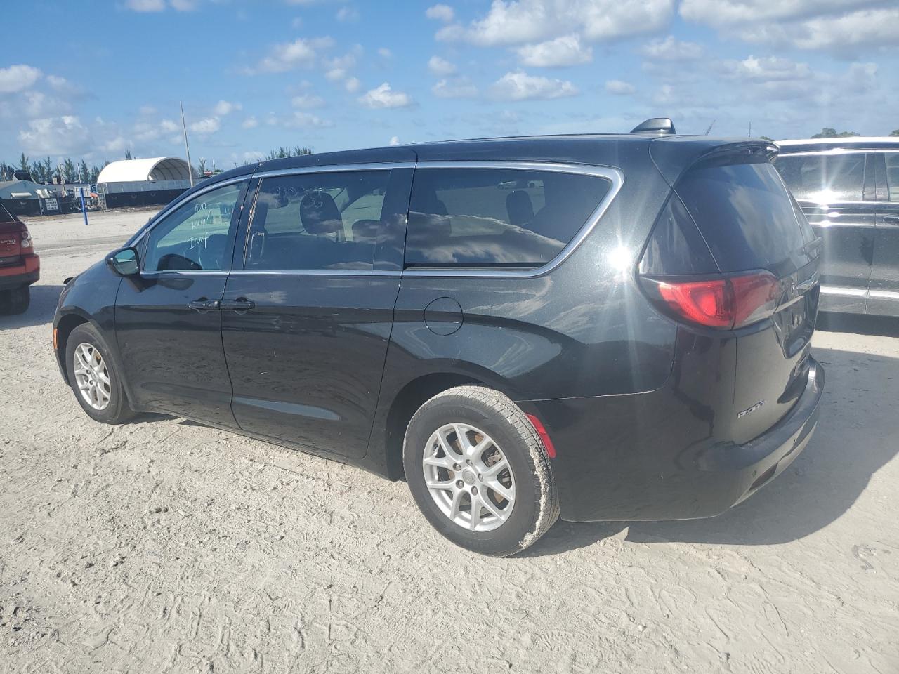 2017 Chrysler Pacifica Lx vin: 2C4RC1CG6HR739162