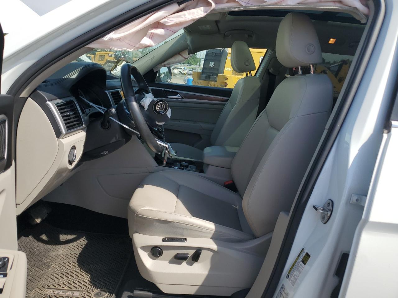 1V2MR2CA9JC556863 2018 Volkswagen Atlas Sel